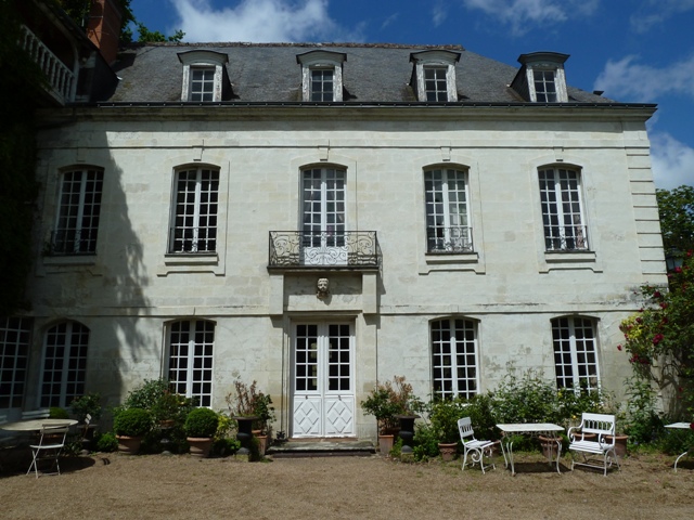 RARE PROPRIETE XVIIIème AU CŒUR D’UN VILLAGE EN PERIPHERIE IMMEDIATE DU CENTRE DE TOURS