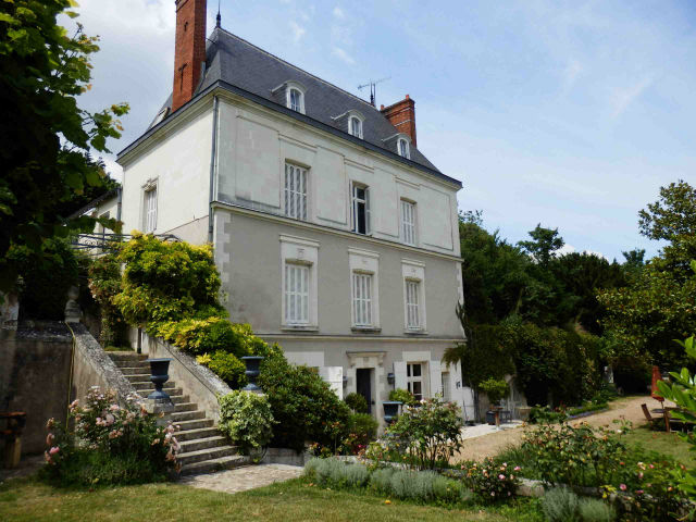 BELLE MAISON XVIIème-XIXème AVEC DEPENDANCES ET TRES BEAU JARDIN D’ENVIRON 6000M2