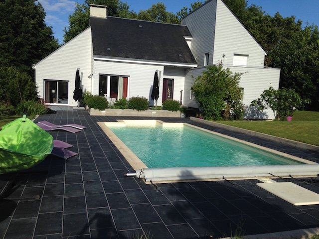 Belle maison d'architecte avec piscine sur 6000m2 de joli jardin clos