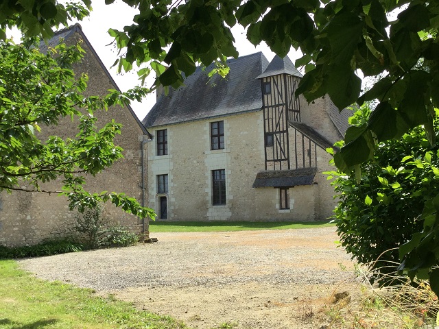 Charmant manoir XVIème siècle avec dépendances sur parc d’ 1,3 ha 