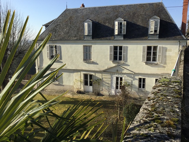 Propriété Directoire avec vue sur Loire sur 2100m2 et dépendances.