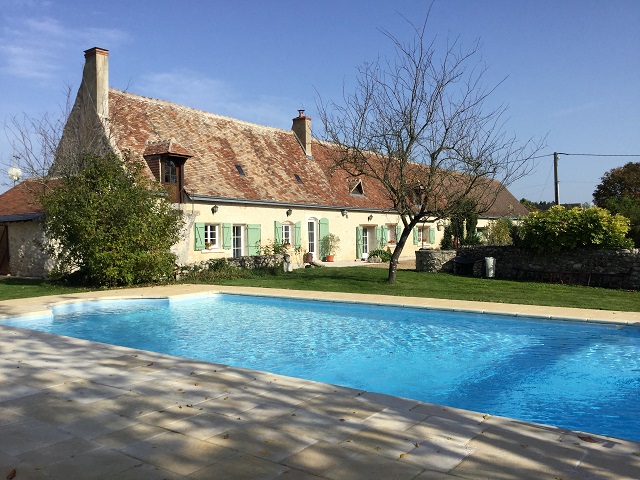 Belle propriété avec piscine et dépendances sur parc clos de 4800m2