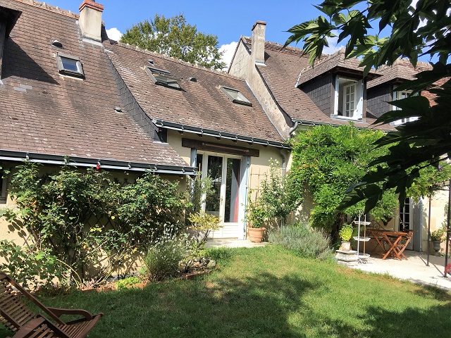 Jolie maison ancienne avec jardin exposé sud