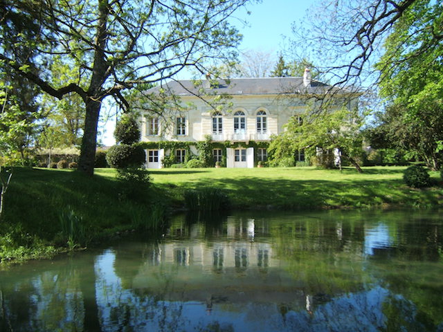 Elégante propriété XIXème avec piscine et pièce d’eau, sur magnifique parc d’environ 1,3ha