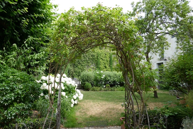 Belle demeure XVIIIème avec jardin exceptionnel, dépendance et piscine