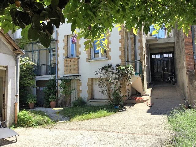 Très belle maison de famille avec jardin et garage en centre-ville