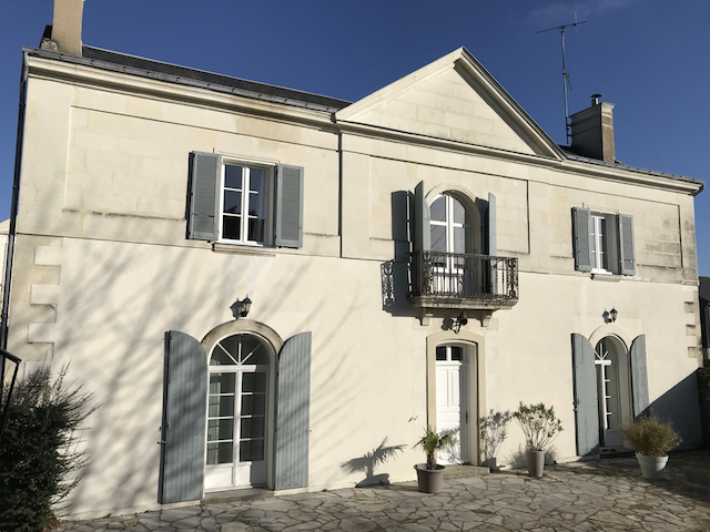 Elégante maison Directoire avec jardin et piscine