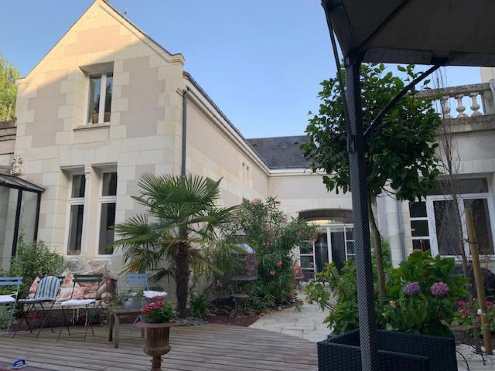 Belle maison de ville avec jardin, piscine et garage