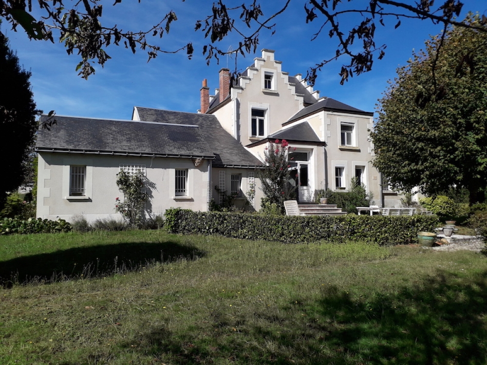Charmante proprit dorigine 1910 sur trs beau parc denviron 1 hectare