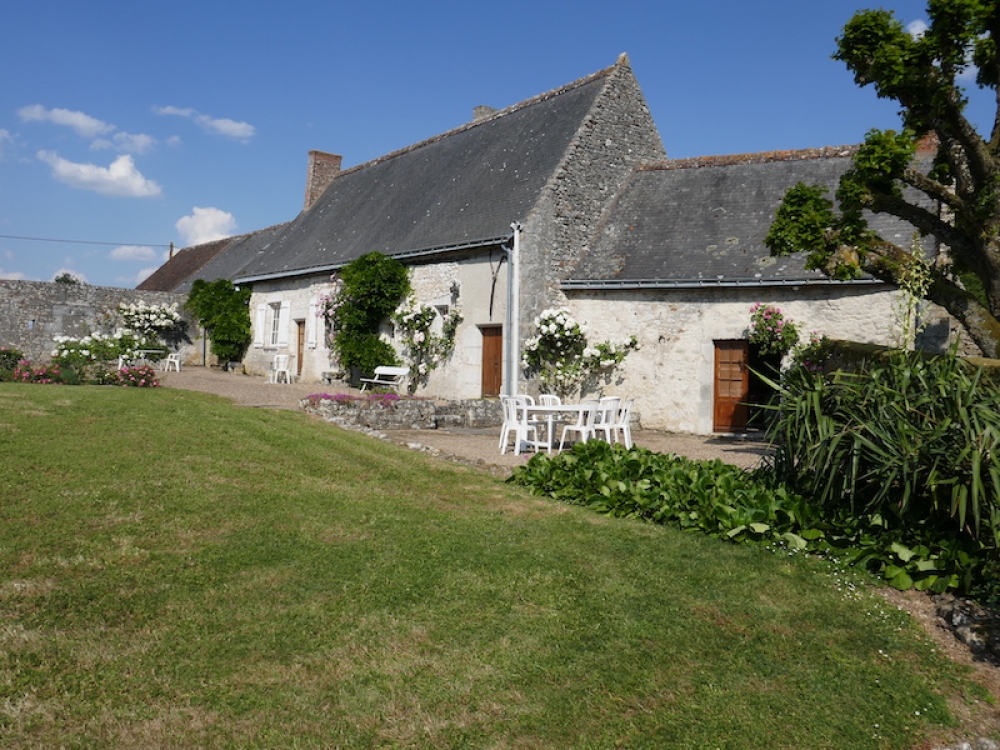 Charmante proprit ancienne avec dpendances sur un domaine denviron 5 hectares