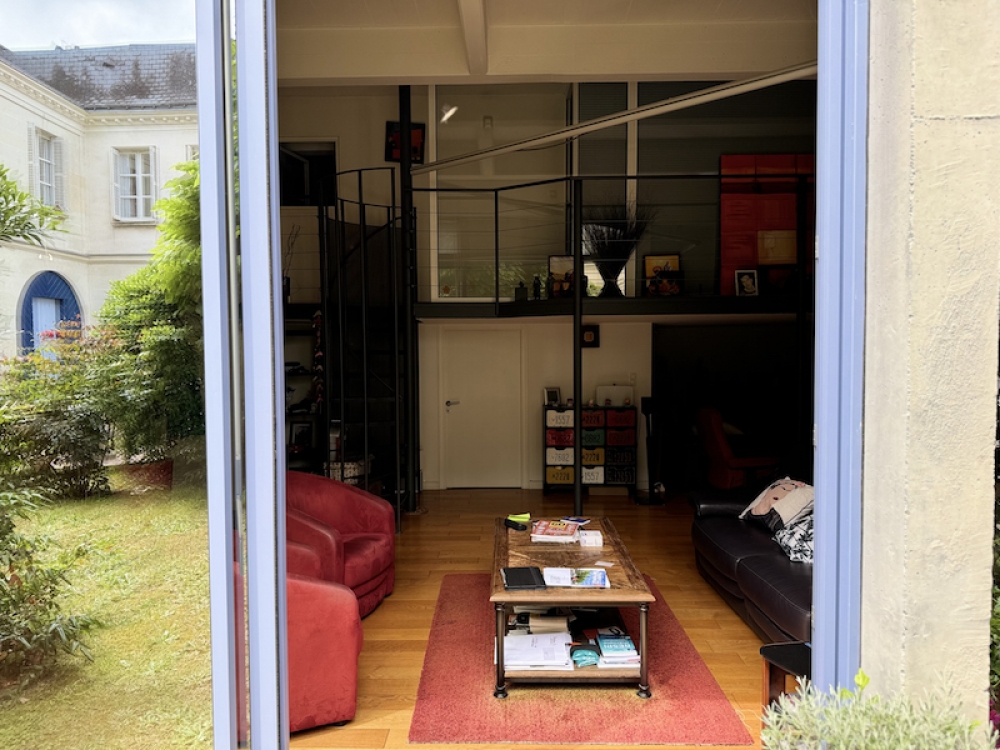 TOURS HALLES . Appartement Type 5 en rez-de-chaussée sur jardin dans résidence de standing