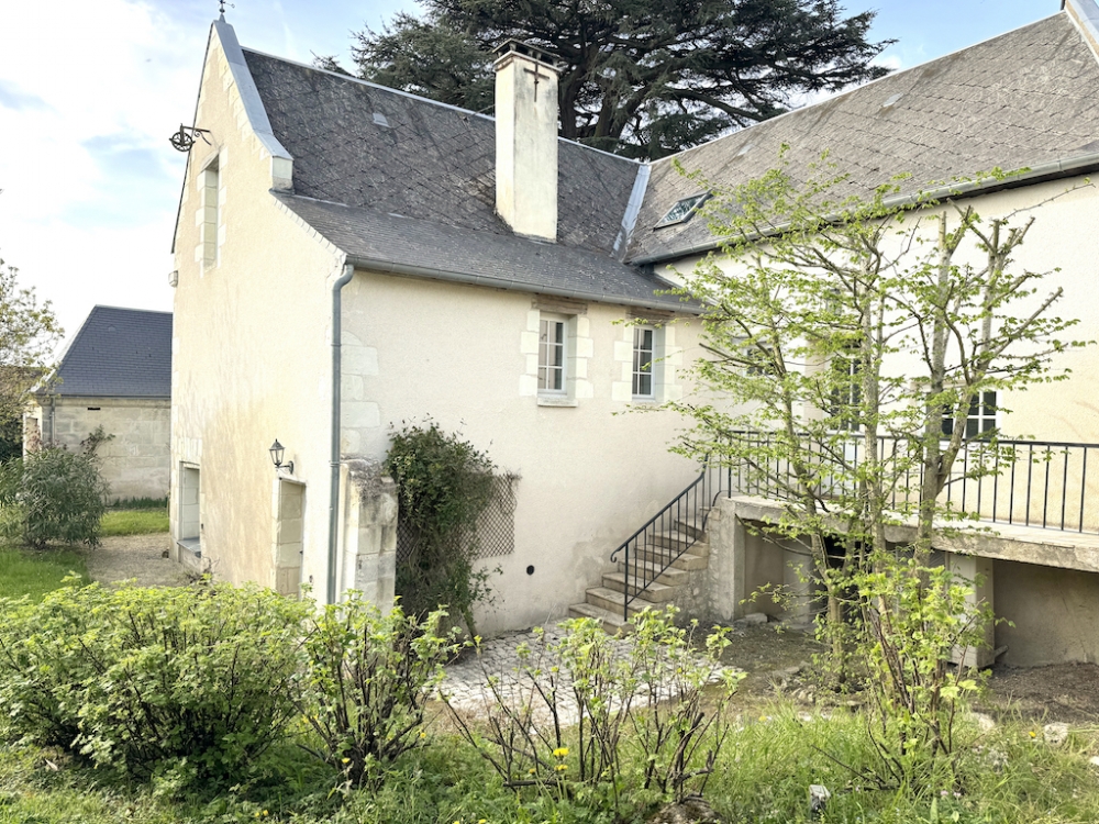 Charmante maison de ville d’origine XVIIème rénovée avec grand jardin et dépendance