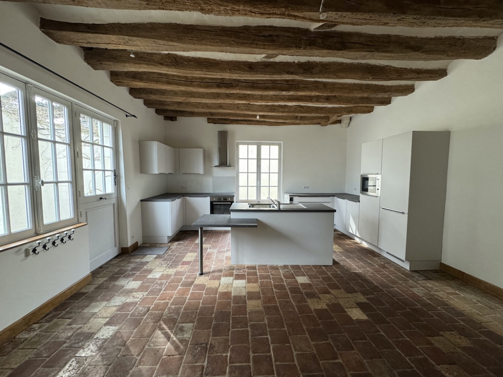 Charmante maison de ville d’origine XVIIème rénovée avec jardin et dépendance